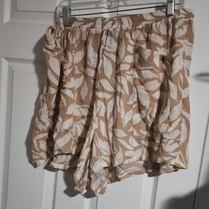 Torrid Tan and White Leaf Print Women Shorts